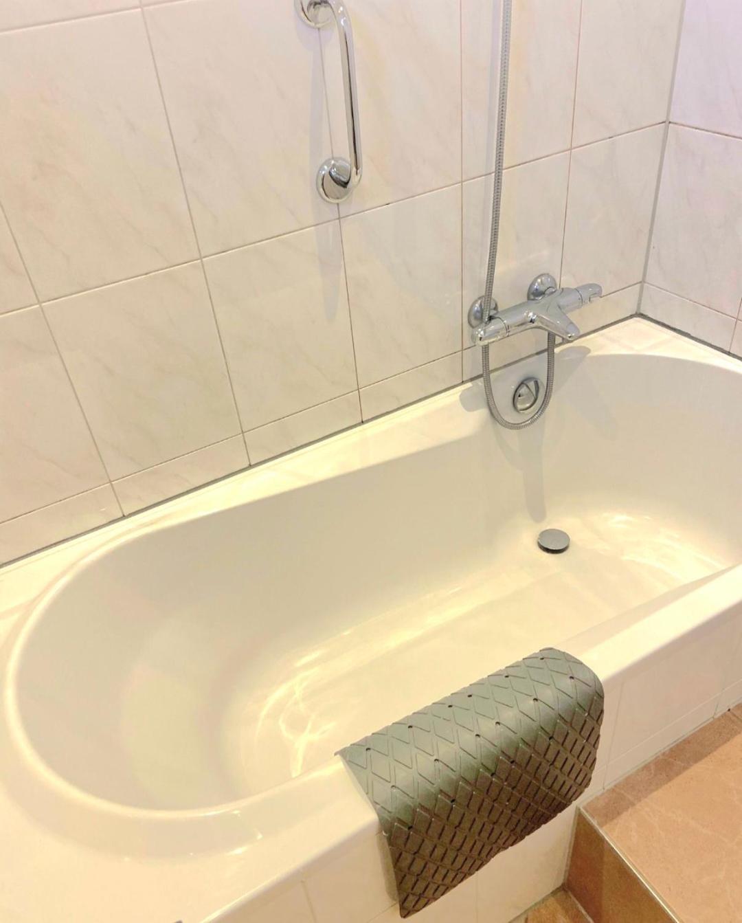 Huisje Britt Met Grote Tuin En Veel Privacy Dirkshorn ภายนอก รูปภาพ